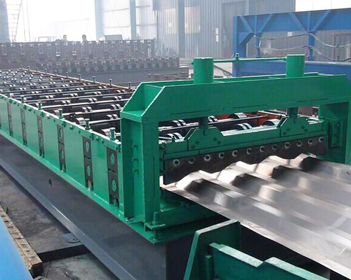 車廂板壓型設(shè)備