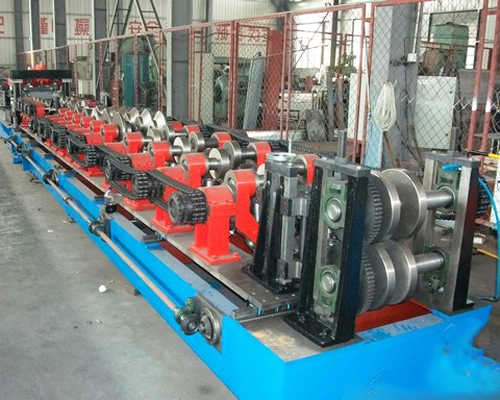 無級速調換型C型鋼機